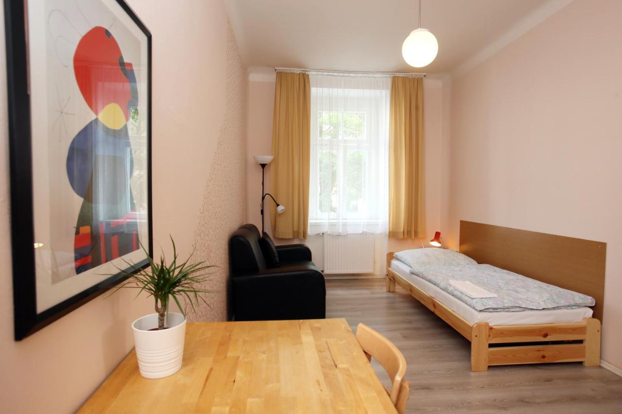 Hostel Dakura Prague Exterior photo