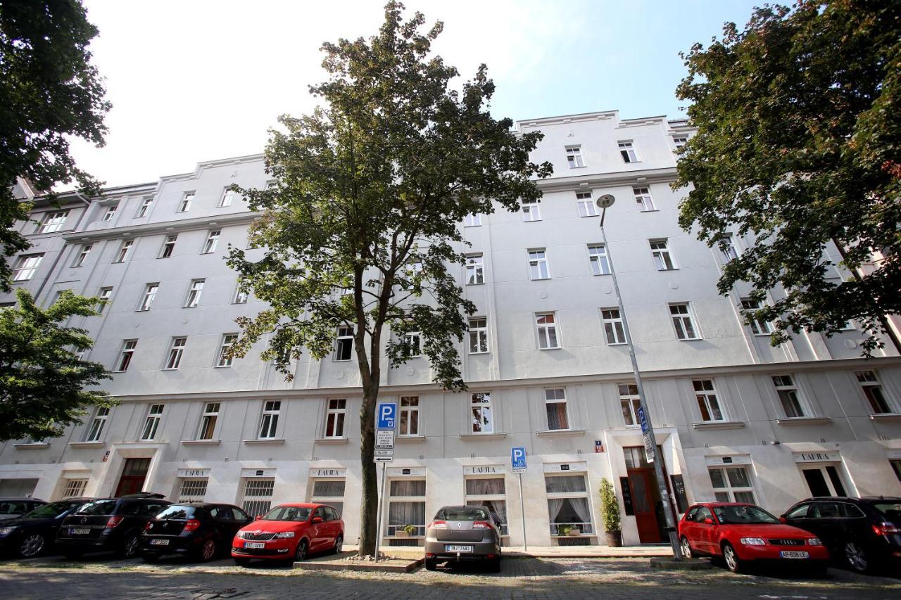 Hostel Dakura Prague Exterior photo